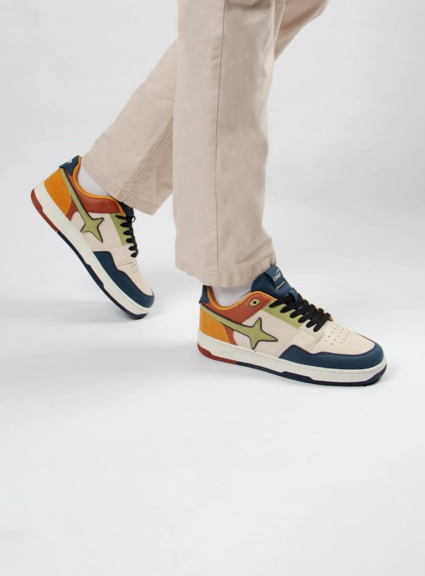 Contemporary Men’s Shoes in Lightweight Low-Cut Design