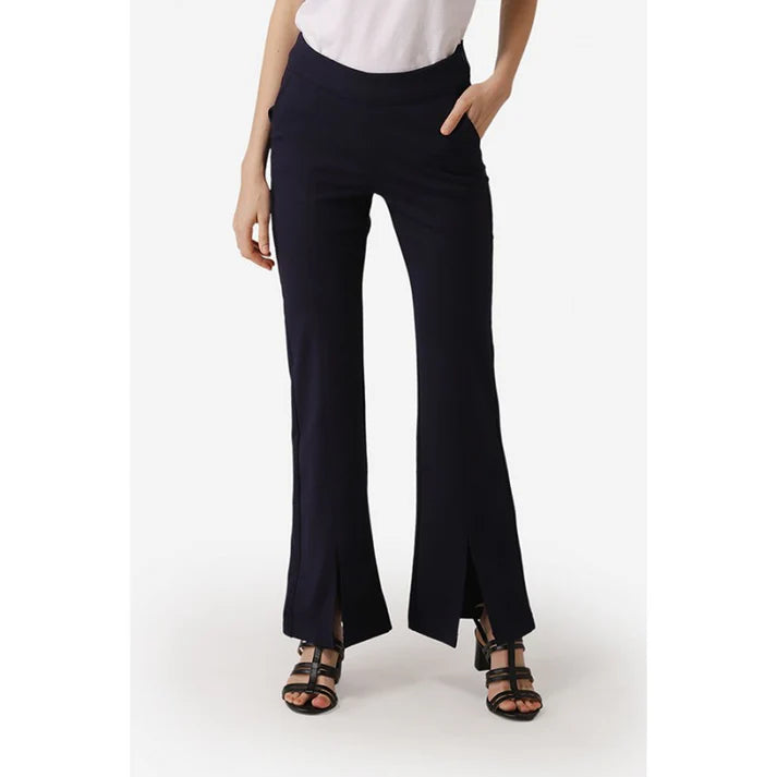 Women’s Navy Blue Jeans Featuring Comfortable Fit, Durable Soft Denim, and Versatile Everyday Casual Style for Effortless Wardrobe Pairing