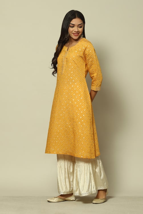 Lightweight and Wrinkle-Resistant Yellow Straight Kurta for All-Day Comfort and Easy Care