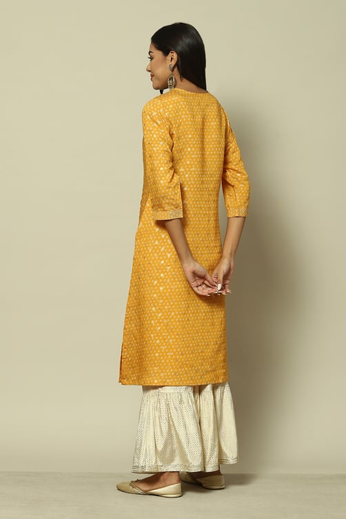 Lightweight and Wrinkle-Resistant Yellow Straight Kurta for All-Day Comfort and Easy Care