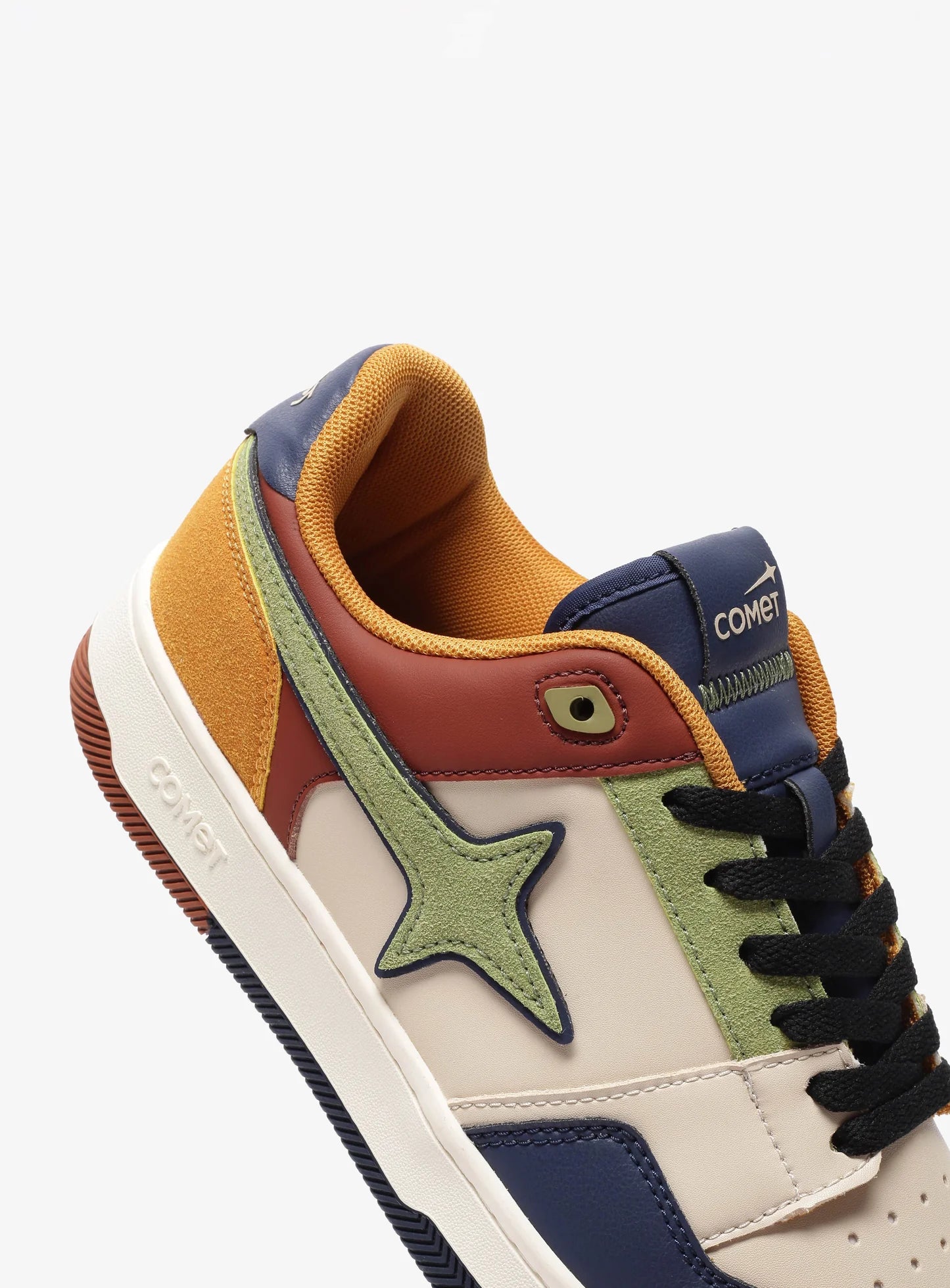 Contemporary Men’s Shoes in Lightweight Low-Cut Design