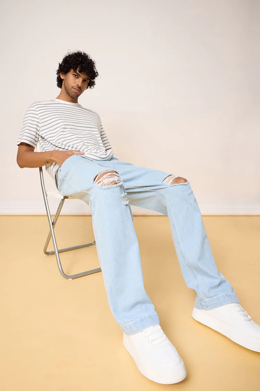 Men’s Light Blue Distressed Straight Jeans with Knee Rips