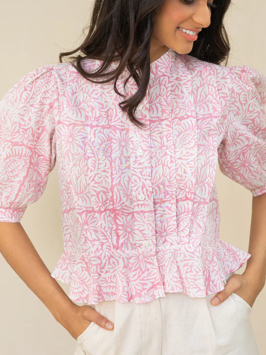 Graceful Women’s Top with Pleated Detailing and Soft Fabric