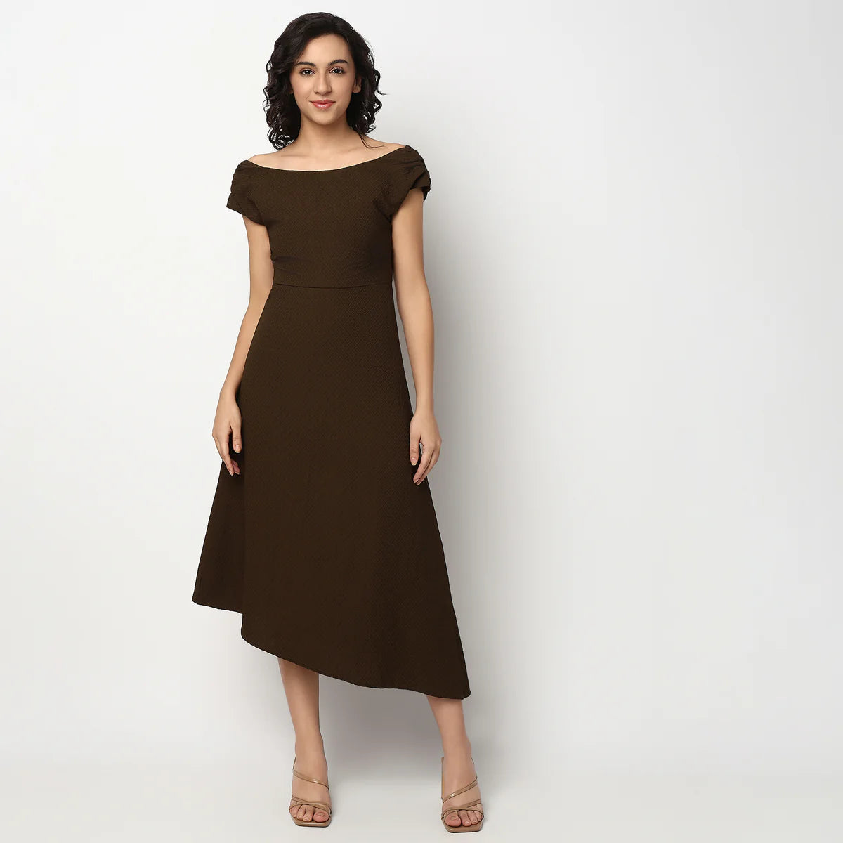 Elegant Women’s Structured One Shoulder Dress Featuring Modern Asymmetrical Neckline, Flattering Silhouette, and Contemporary Evening Wear Appeal