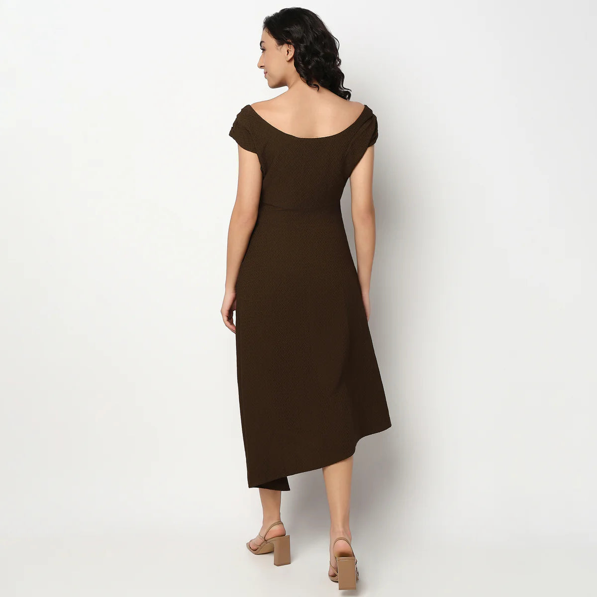 Elegant Women’s Structured One Shoulder Dress Featuring Modern Asymmetrical Neckline, Flattering Silhouette, and Contemporary Evening Wear Appeal