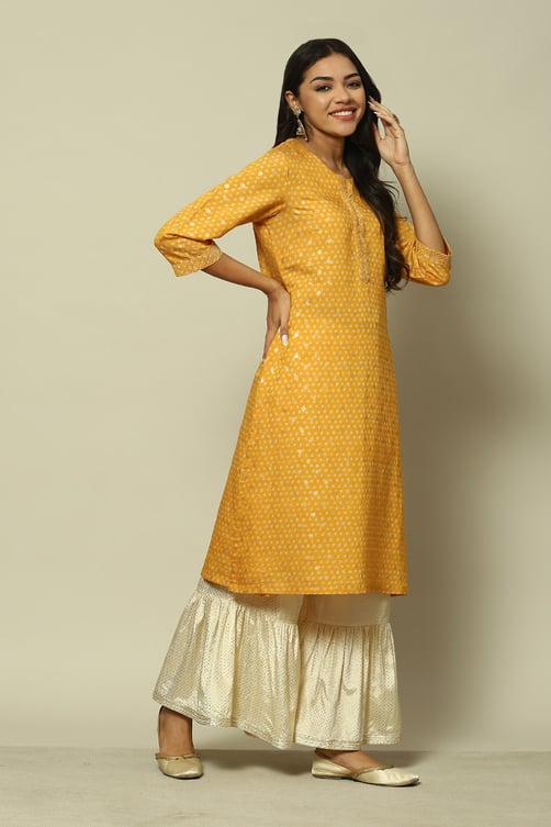 Lightweight and Wrinkle-Resistant Yellow Straight Kurta for All-Day Comfort and Easy Care